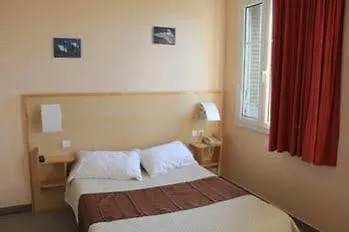Hotel Restaurant Les Charmilles 2*