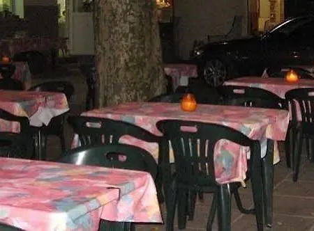 Hotel Restaurant Les Charmilles Poligny (Jura)